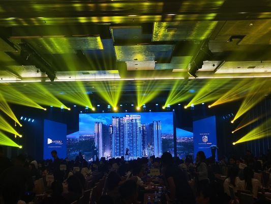 Flexible P7.62 Indoor Advertising LED Display Screen Curve 160° Kijkhoek