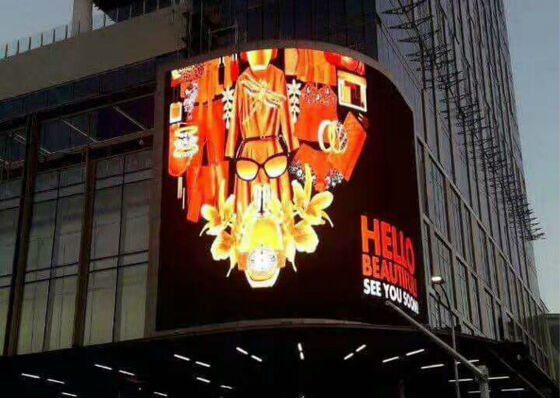 Outdoor P4 960*960mm Die-Casting Aluminum LED-Schermpaneel met IP65 Waterdicht en 1920Hz-3840Hz Verversingssnelheid voor Concerten